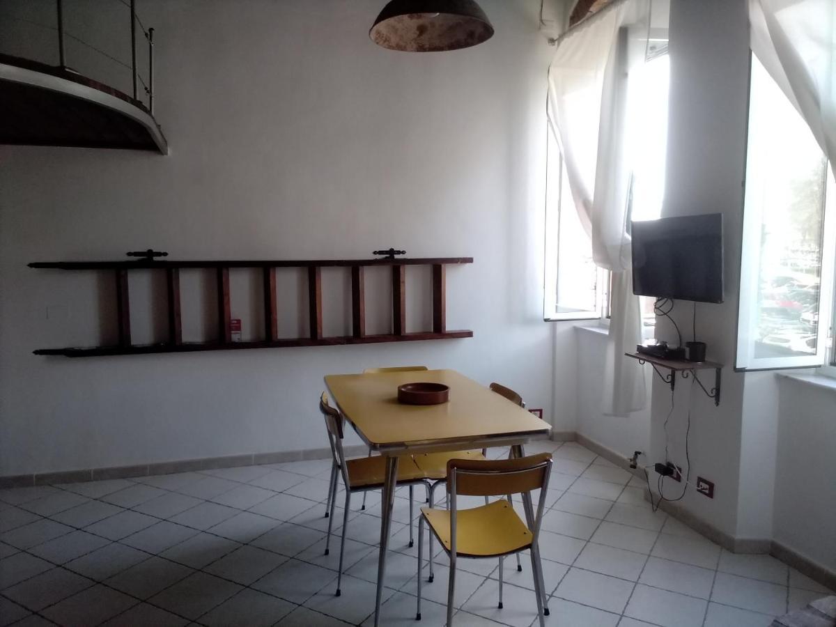 Casina Del Porto Villa Livorno Bagian luar foto